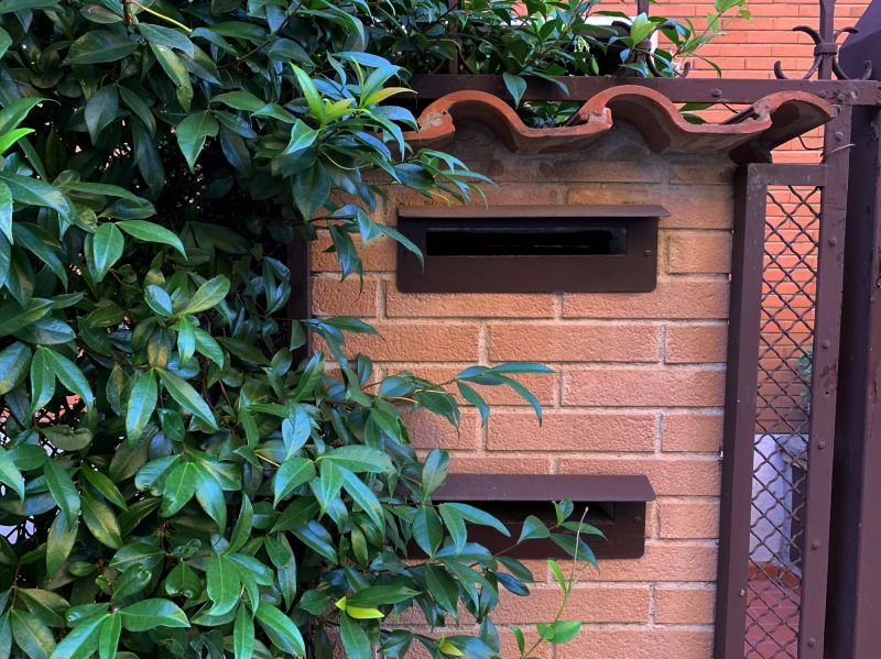 Elegant Brick Mailboxes